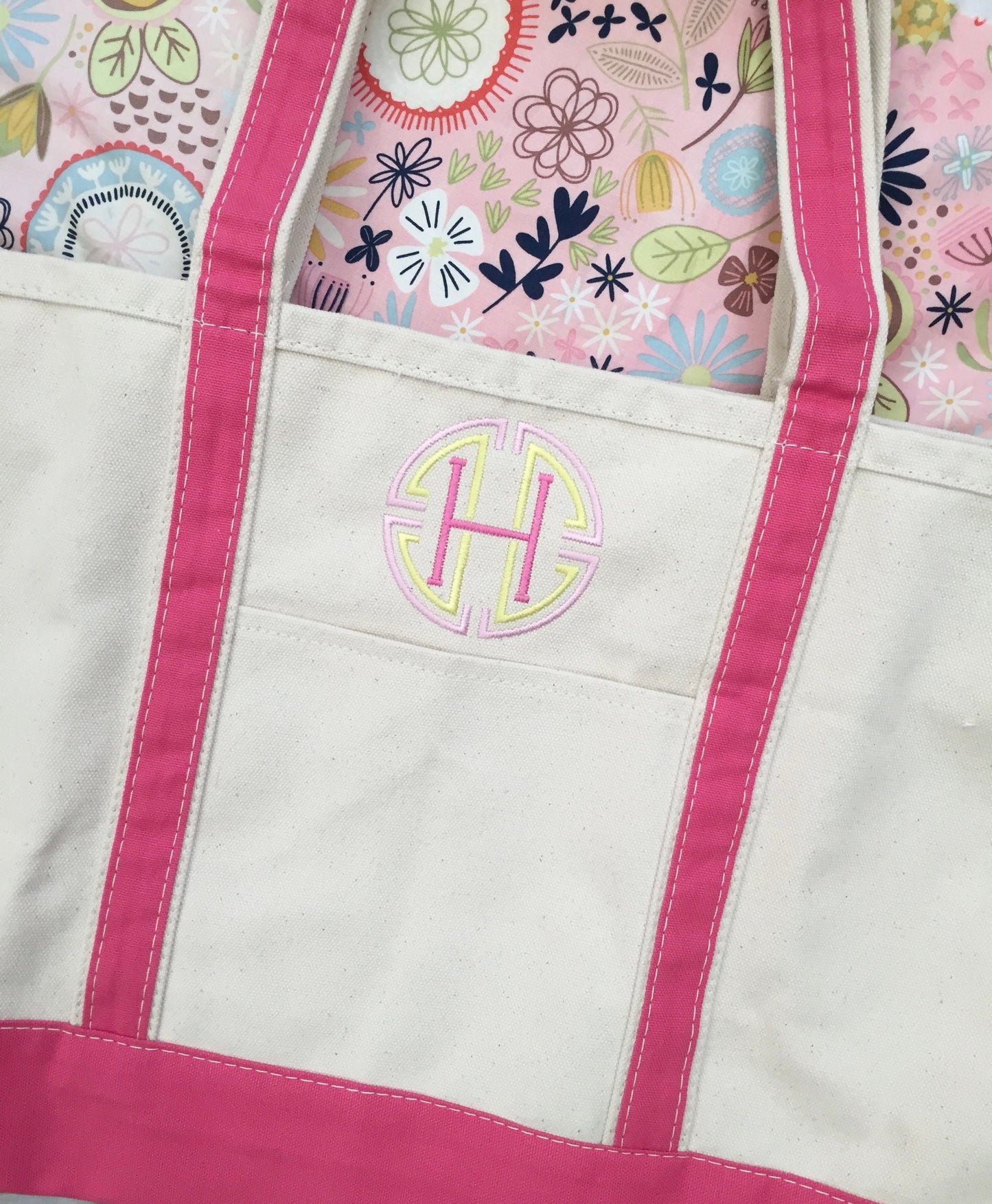 Personalized Canvas Tote Bag with Medallion Initial, Graduation gift, beach bag