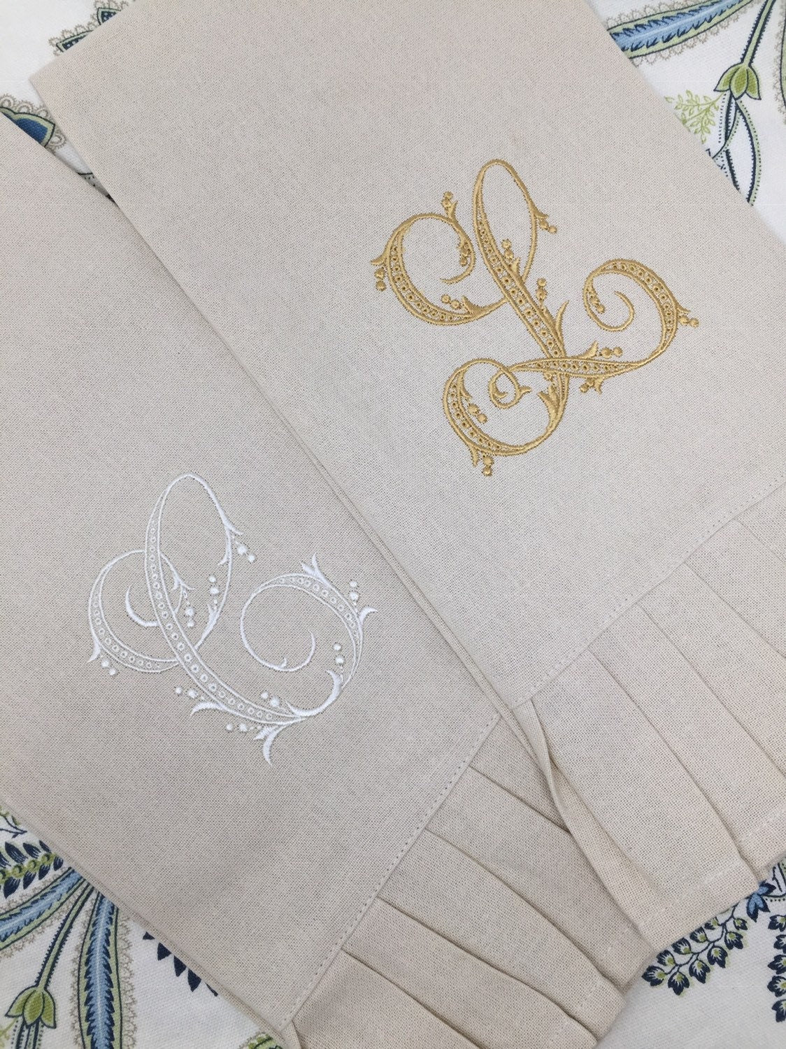 Monogrammed Linen Ruffled Handtowel, Personalized Handtowel Flourish initial, Hostess Gift