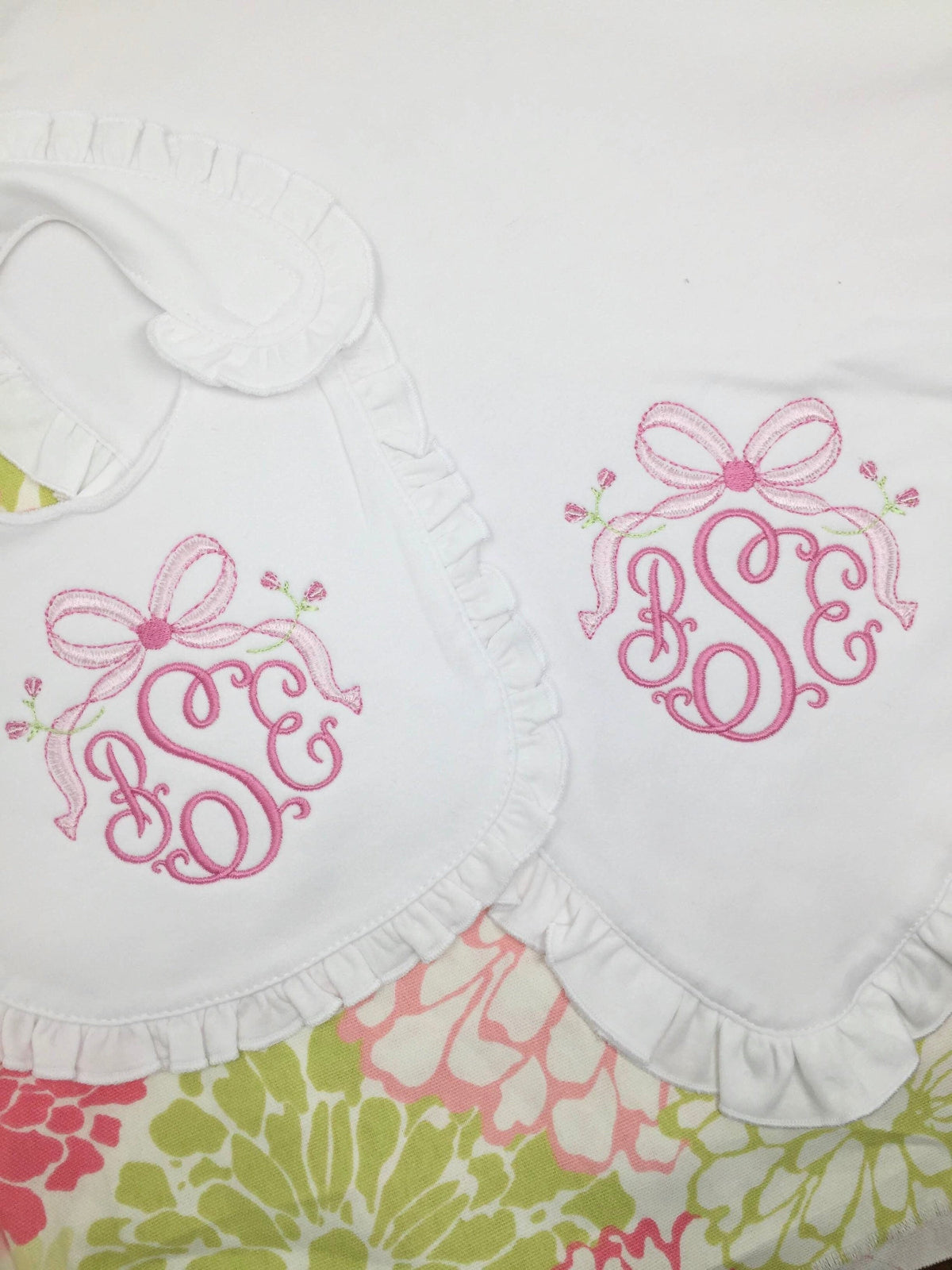 Monogrammed Baby Blanket and Bib Set, Vintage bow, personalized baby gift, baby shower gift