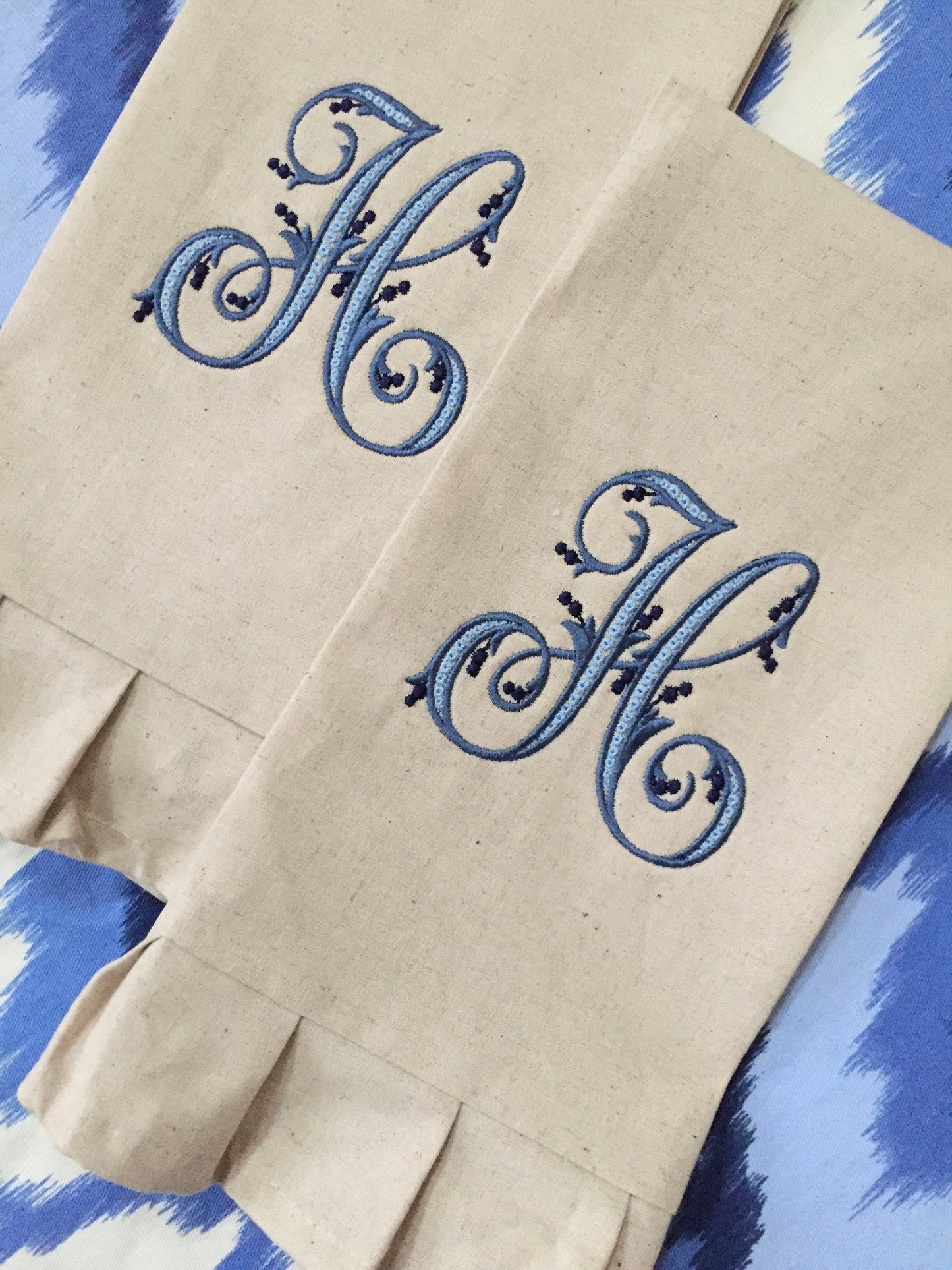 Monogrammed Linen Ruffled Handtowel, Personalized Handtowel Flourish initial, Hostess Gift