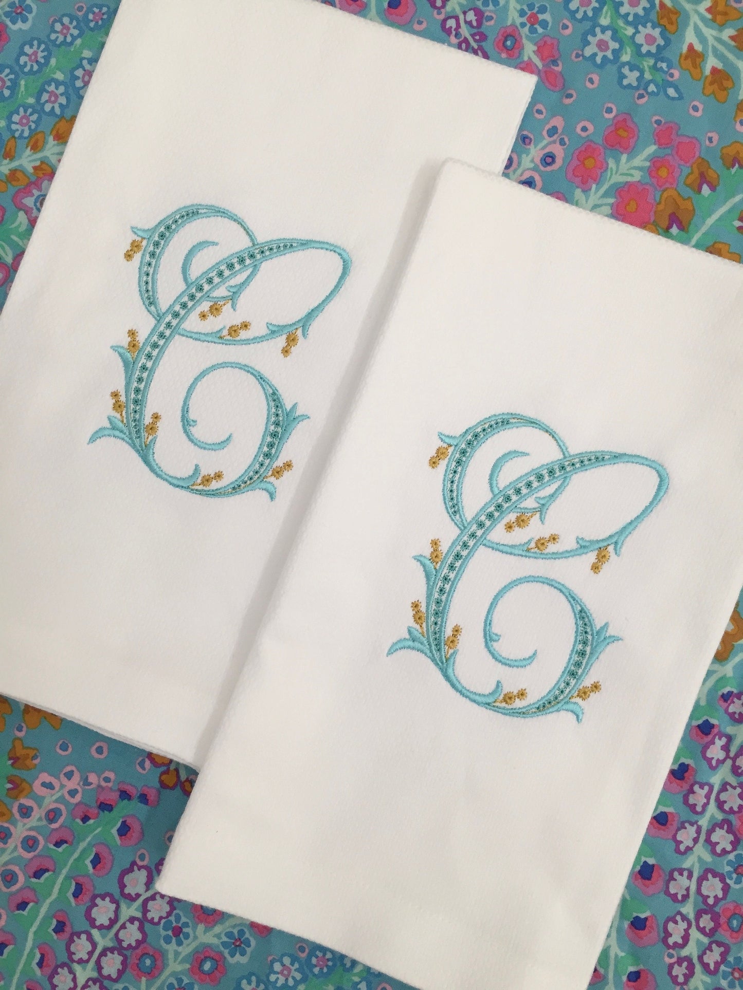 Monogrammed Tea Towel, Flourish Initial, Hostess Gift, monogrammed linens, linen handtowel